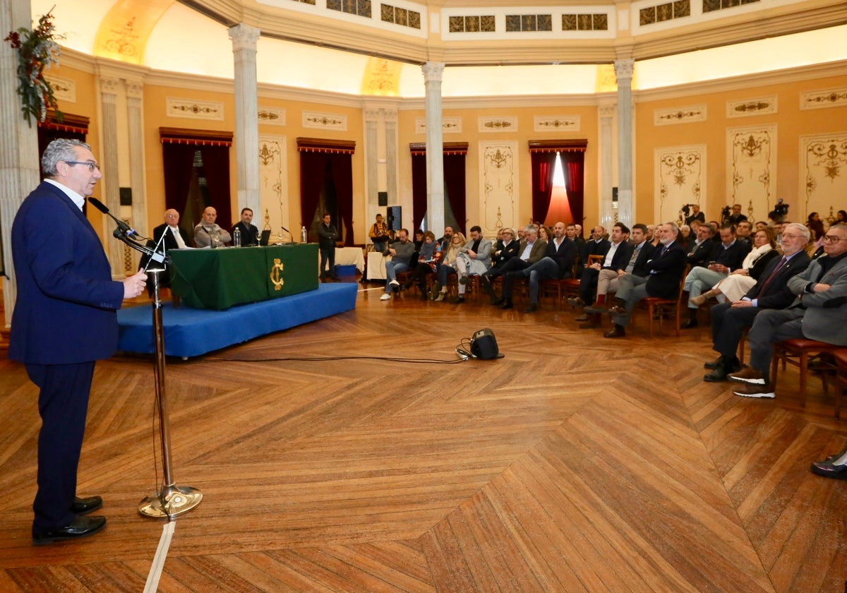 El presidente de la Diputación de Alicante, Toni Pérez en la presentación del estudio ferroviario de la línea de Alcoy