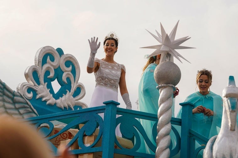 Carolina Marín fue la Estrella de la Ilusión en la Cabalgata de Reyes Magos de Huelva 2025: «Es un orgullo muy grande»