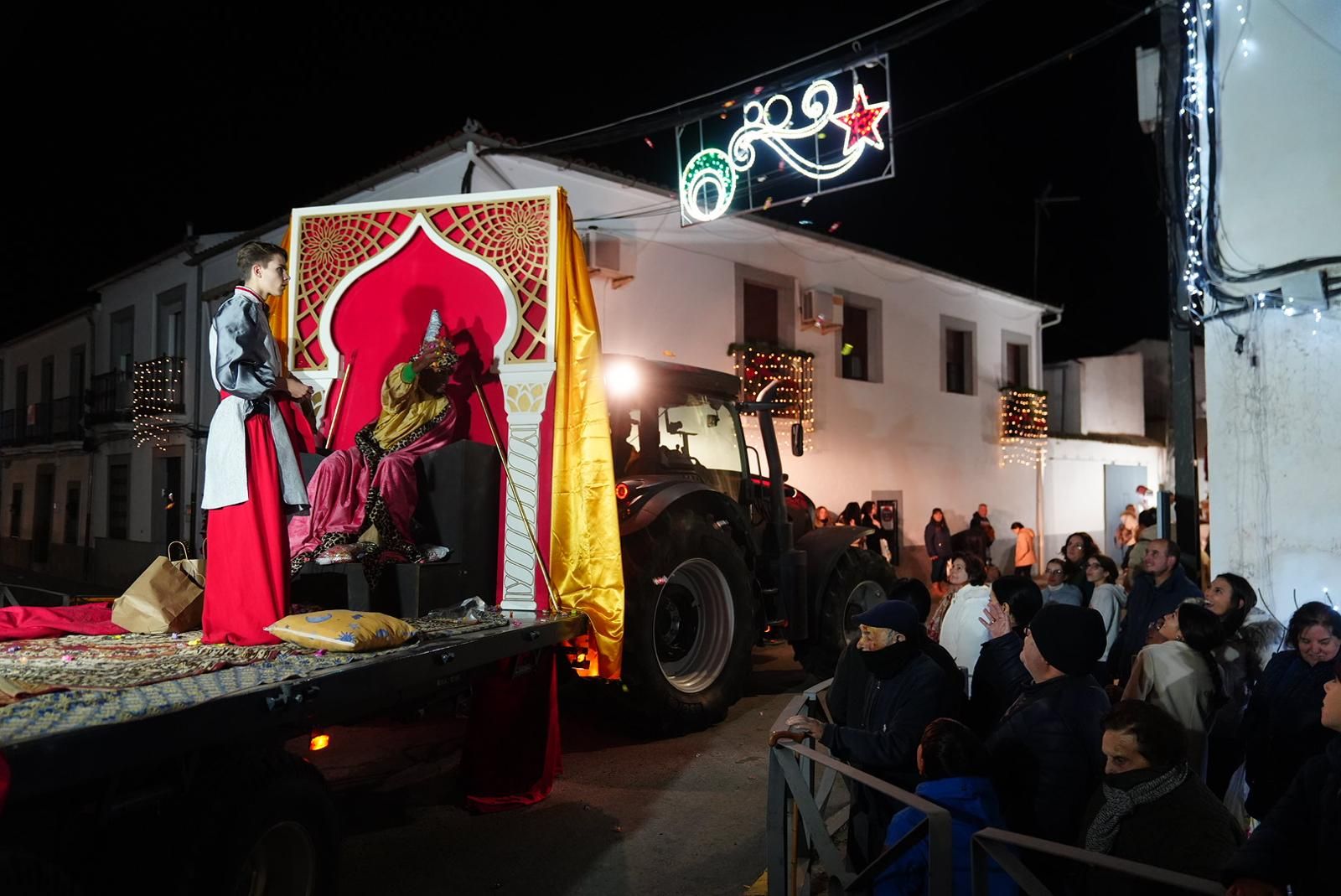 Una ilusión adelantada recorre con los Reyes la provincia, en imágenes