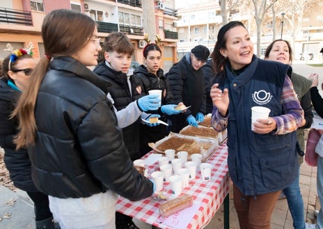 Imagen secundaria 1 - Imágenes tomadas durante la cabalgata solidaria este sábado en Paiporta