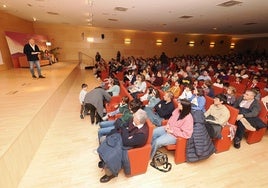 Las Cortes se llenan de niños en una jornada de cuentacuentos y actividades infantiles