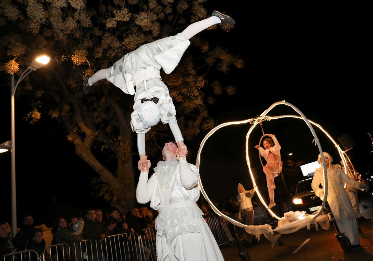 Precioso número de equilibrismo en la Cabalgata