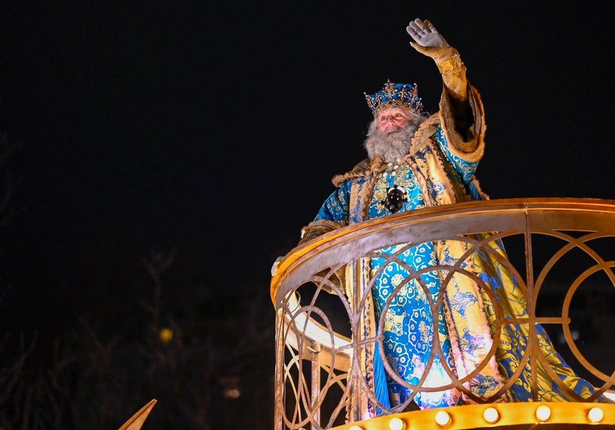 El Rey Melchor entra a Madrid en su carroza durante la cabalgata