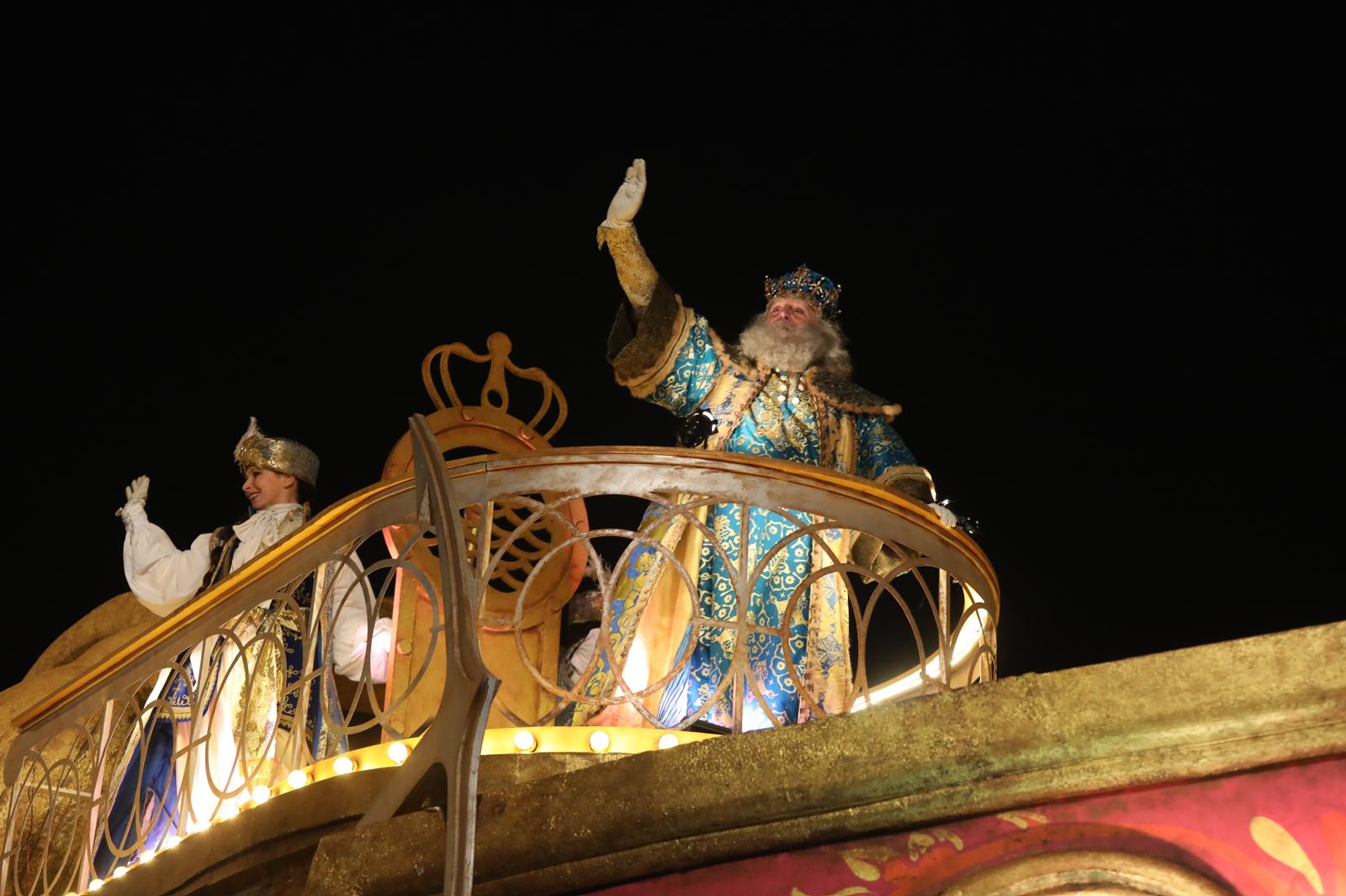 El Rey Melchor en su carroza en la cabalgata de Madrid