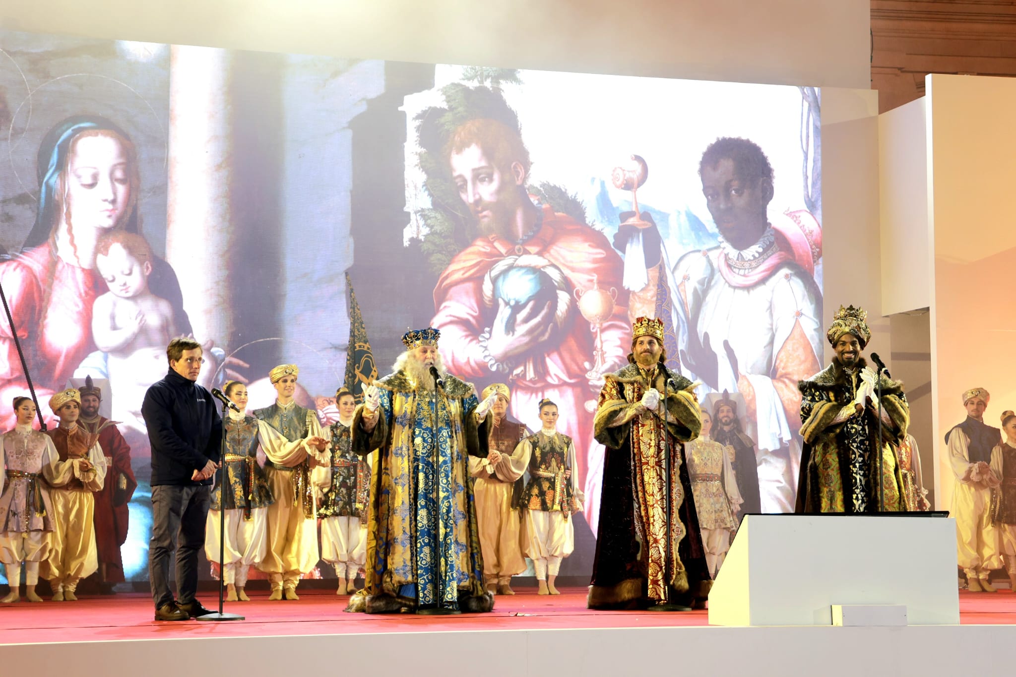 Almeida recibe a los Reyes Magos en el Palacio de Cibeles en MAdrid