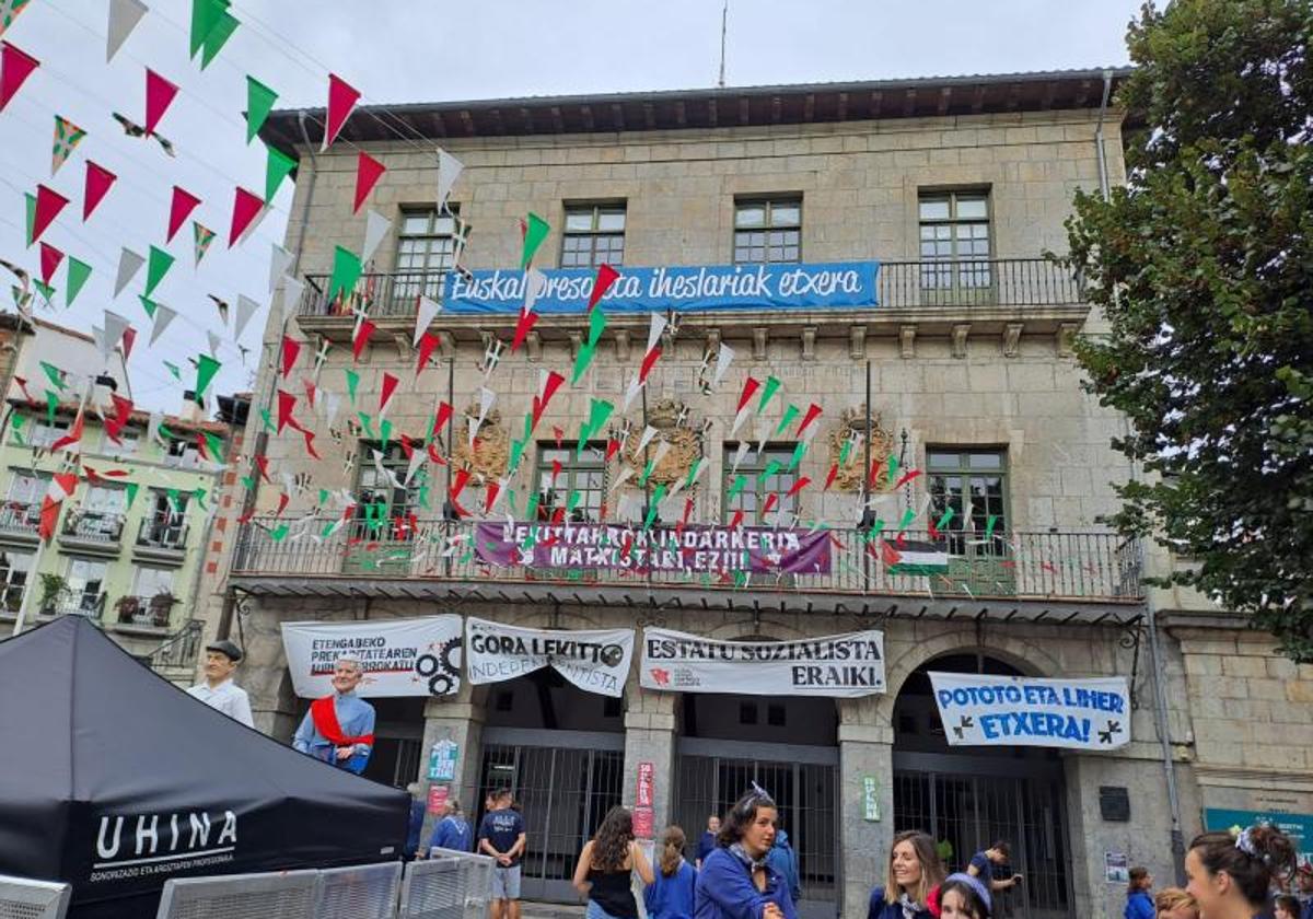 Homenaje etarra en la localidad vizcaína de Lekeitio durante sus pasadas fiestas patronales