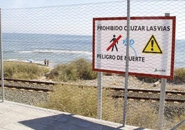 Una joven de 24 años muere arrollada por un tren en Alicante al cruzar la vía por un paso no autorizado