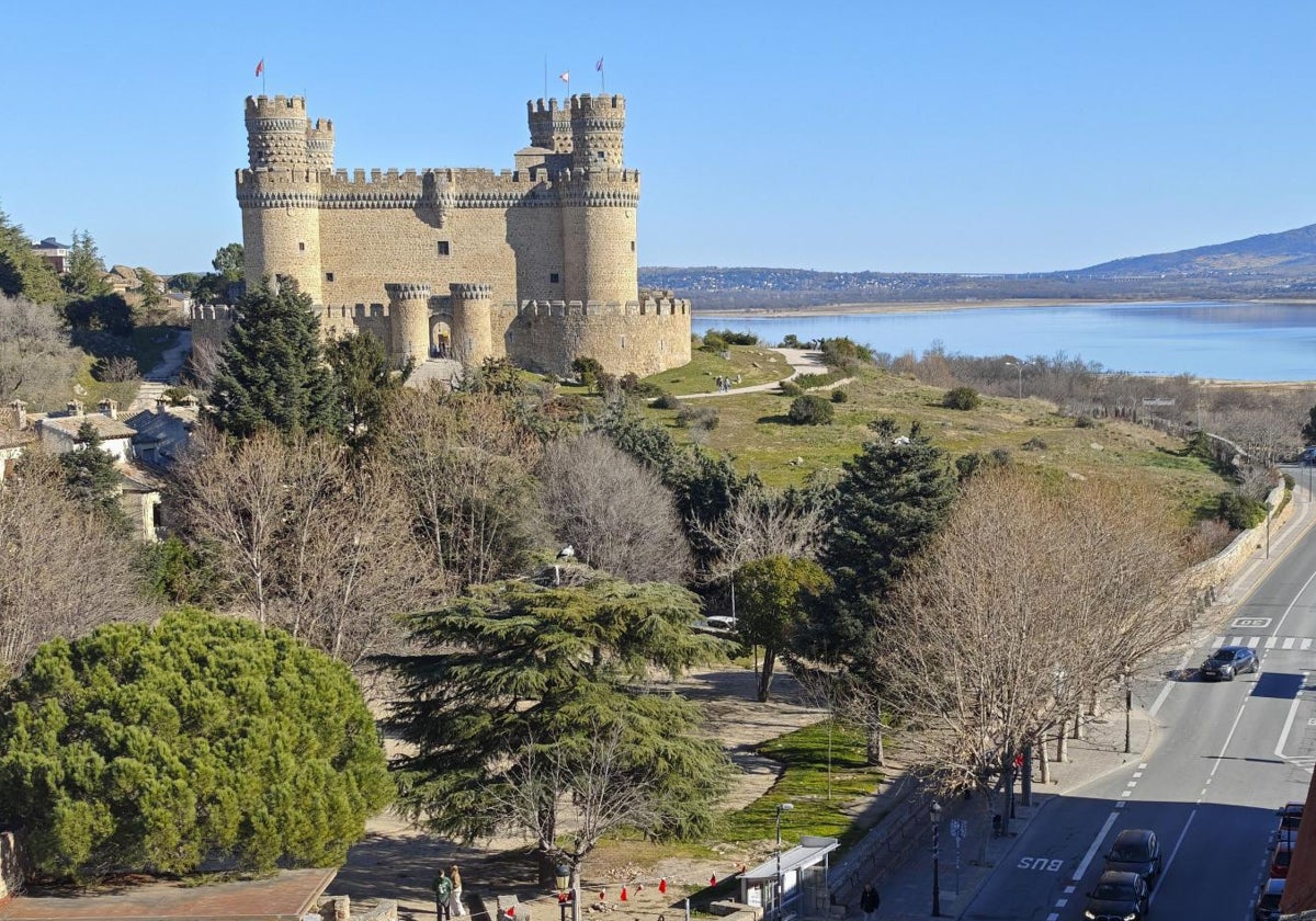 El castillo de Manzanares El Real, en la Sierra de Guadarrama