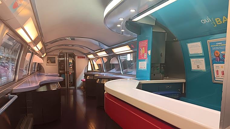 Imgen de la cafetería del tren Ouigo que ha llegado en la mañana de este amrtes a Sevilla