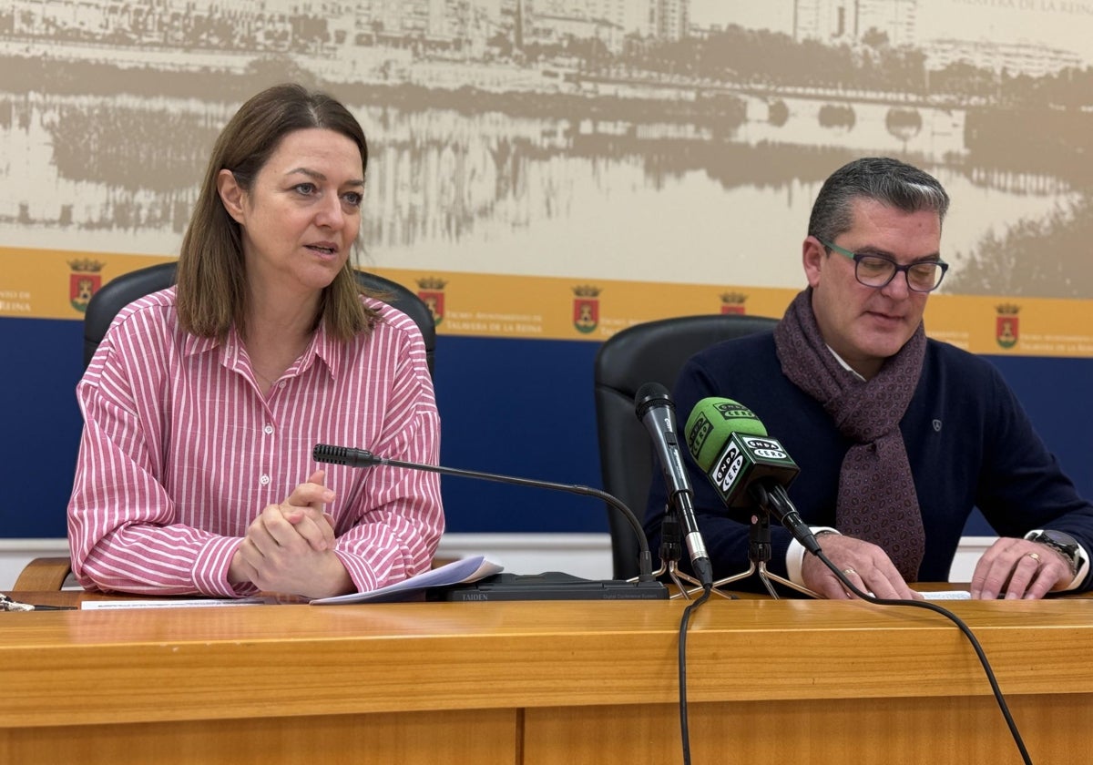 Gelen Delgado en rueda de prensa junto al concejal de Cultura, Enrique Etayo