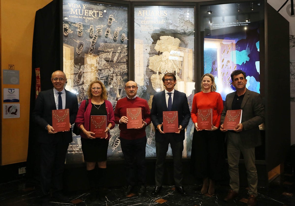 Presentación de la muestra 'Ajuares para la eternidad' en el Marq de Alicante