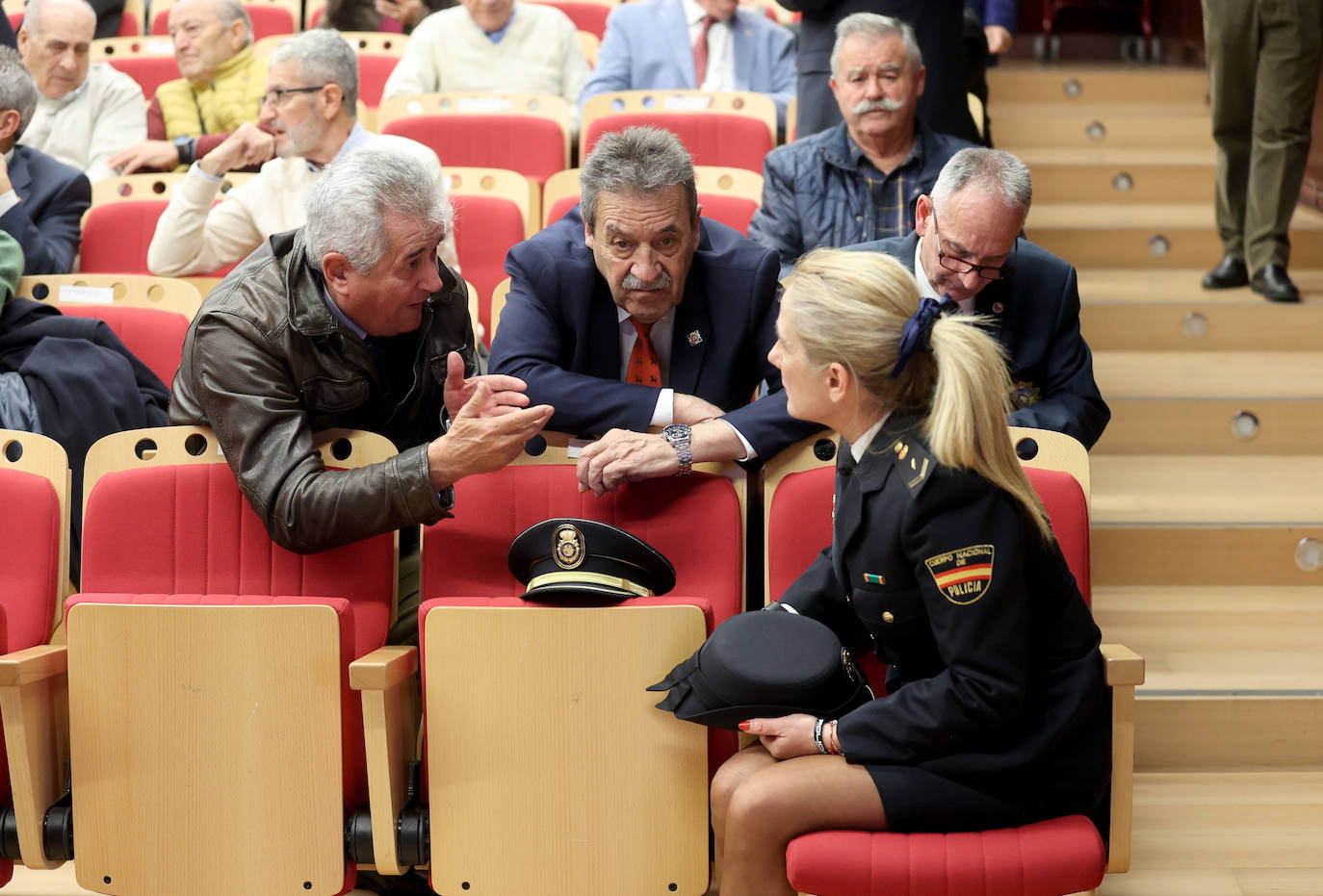 El homenaje de la Policía Nacional de Córdoba a sus agentes jubilados, en imágenes