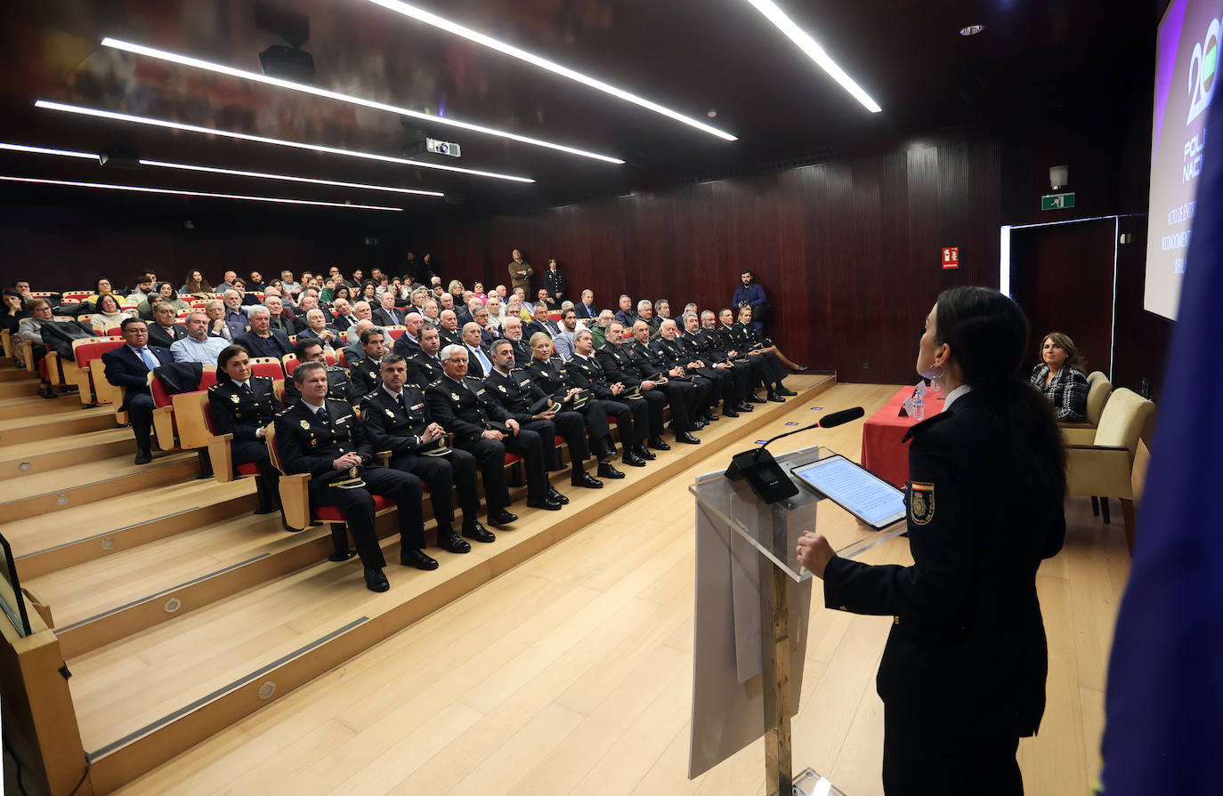 El homenaje de la Policía Nacional de Córdoba a sus agentes jubilados, en imágenes