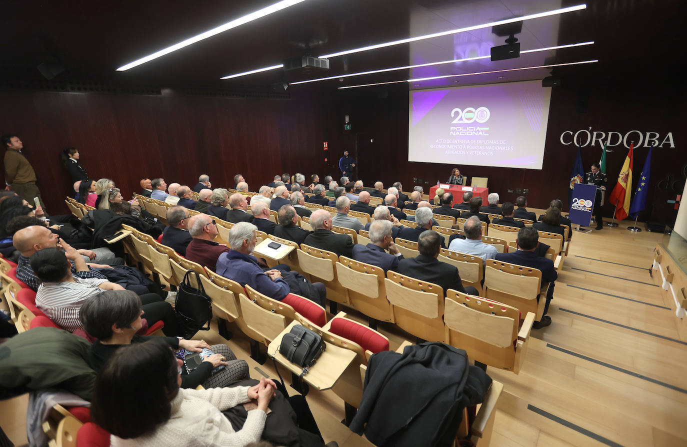 El homenaje de la Policía Nacional de Córdoba a sus agentes jubilados, en imágenes