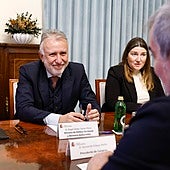 Clavijo y Torres acuerdan un plazo de 10 días para tener «un texto cerrado» para el reparto de menores migrantes