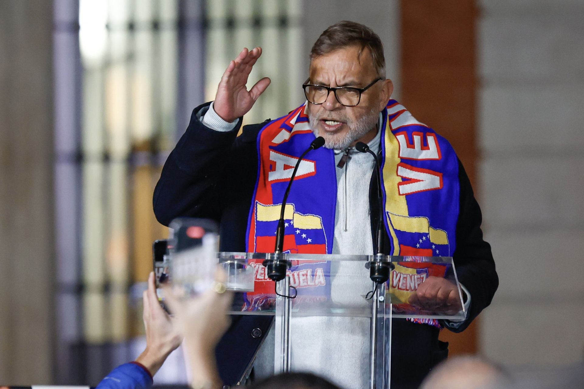 El diputado venezolano Ramón López participa en la manifestación convocada en Madrid para apoyar al candidato opositor Edmundo González como presidente electo de Venezuela.
