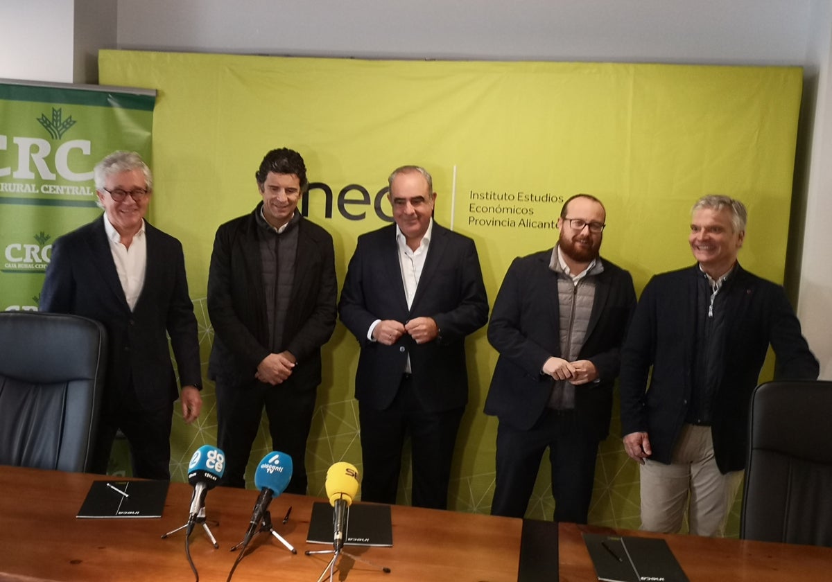 Directivos de Ineca, en la presentación del informe de coyuntura económica en Alicante