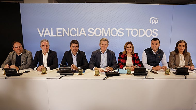 imagen de cargos del PP en el encuentro con alcaldes y portavoces del partido celebrado este jueves en Valencia