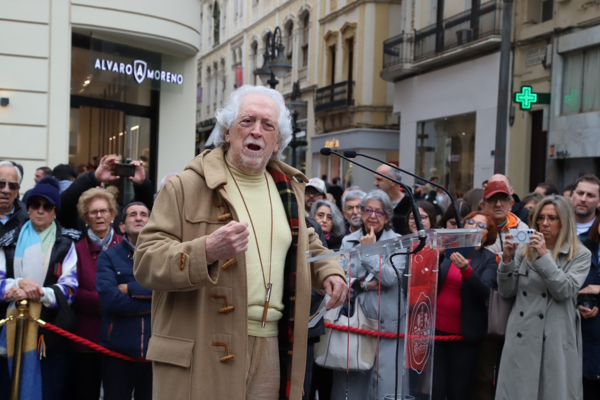 En imágenes, la inauguración de la escultura del 4D en Córdoba