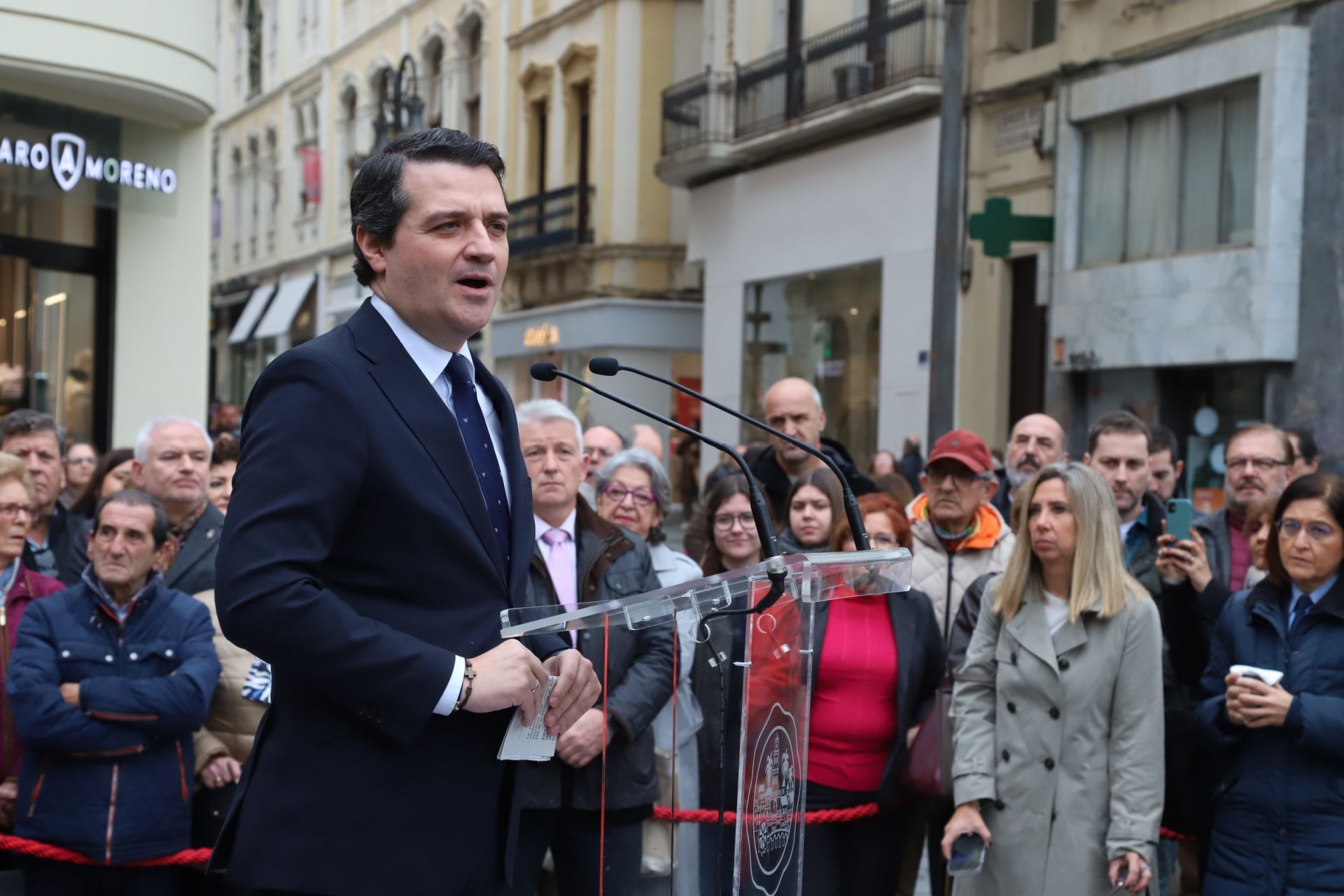 En imágenes, la inauguración de la escultura del 4D en Córdoba