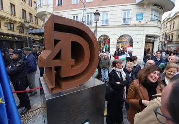 En imágenes, la inauguración de la escultura del 4D en Córdoba