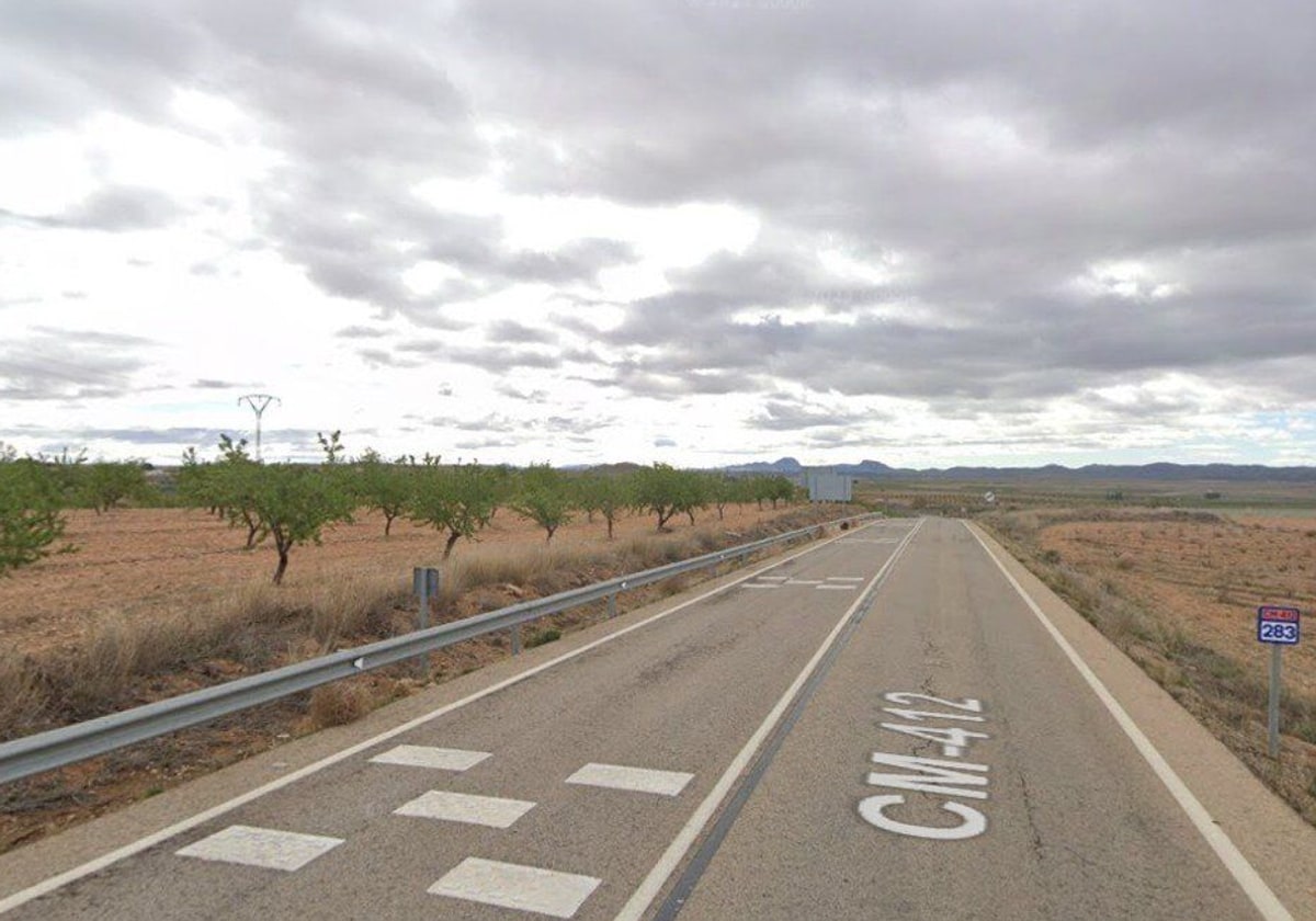 Cortada la carretera CM-412 en Tobarra (Albacete) en ambos sentidos por el vuelco de un camión