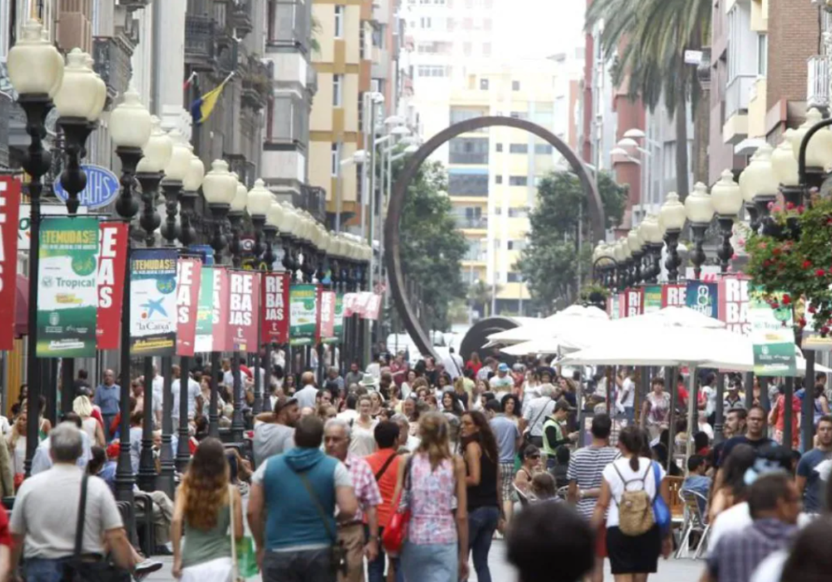 Calle mayor de Triana en rebajas (Gran Canaria)