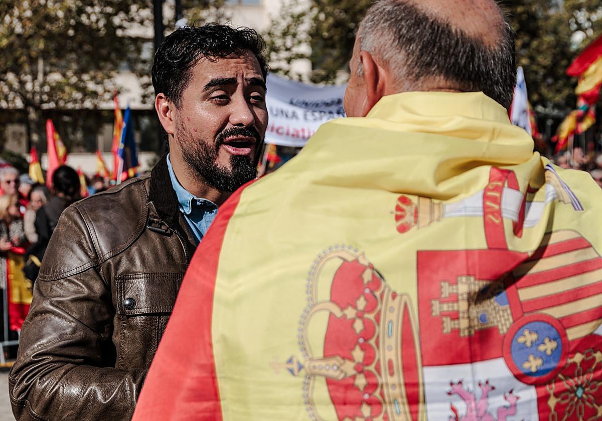 El eurodiputado Luis 'Alvise' Pérez durante una concentración para pedir elecciones generales, en la Plaza de Castilla, a 20 de octubre de 2024