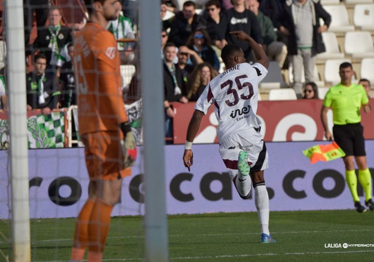 Kofane marcó el 1-0 en el minuto dos en su estreno en el fútbol profesional