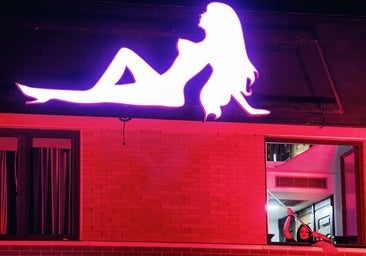 La trata itinerante y redes de cibercaptadores llenan los clubes y los pisos burdel