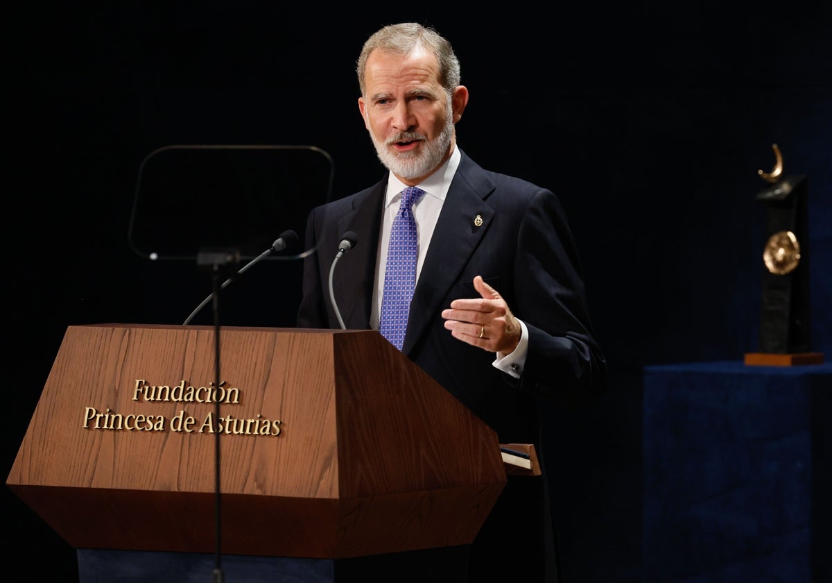 El rey Felipe VI interviene durante la ceremonia de entrega de los Premios Princesa de Asturias