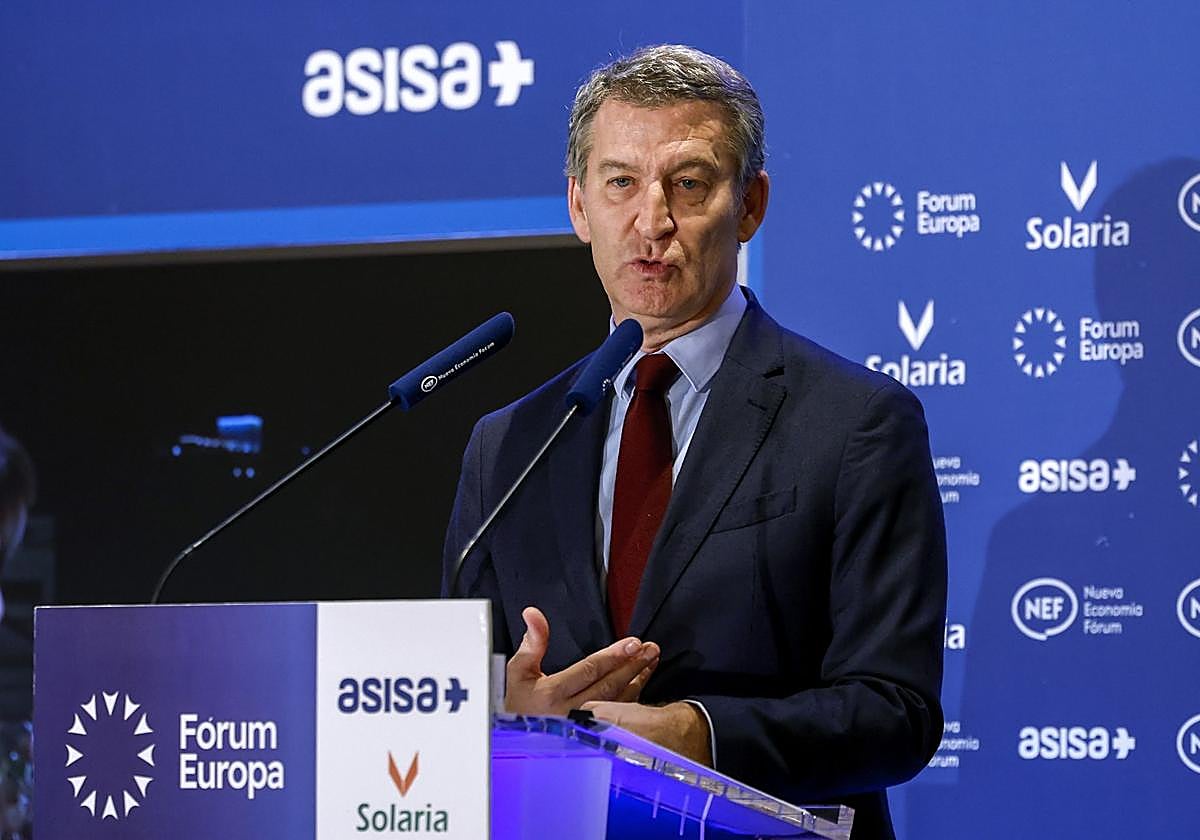 El presidente del PP, Alberto Núñez Feijóo, interviene en un desayuno informativo este martes en Madrid.