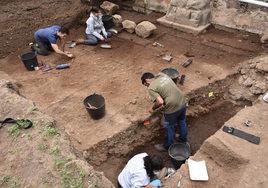 Excavaciones en un antiguo convento de Tenerife saca a la luz ocho cuerpos y objetos del siglo XVII