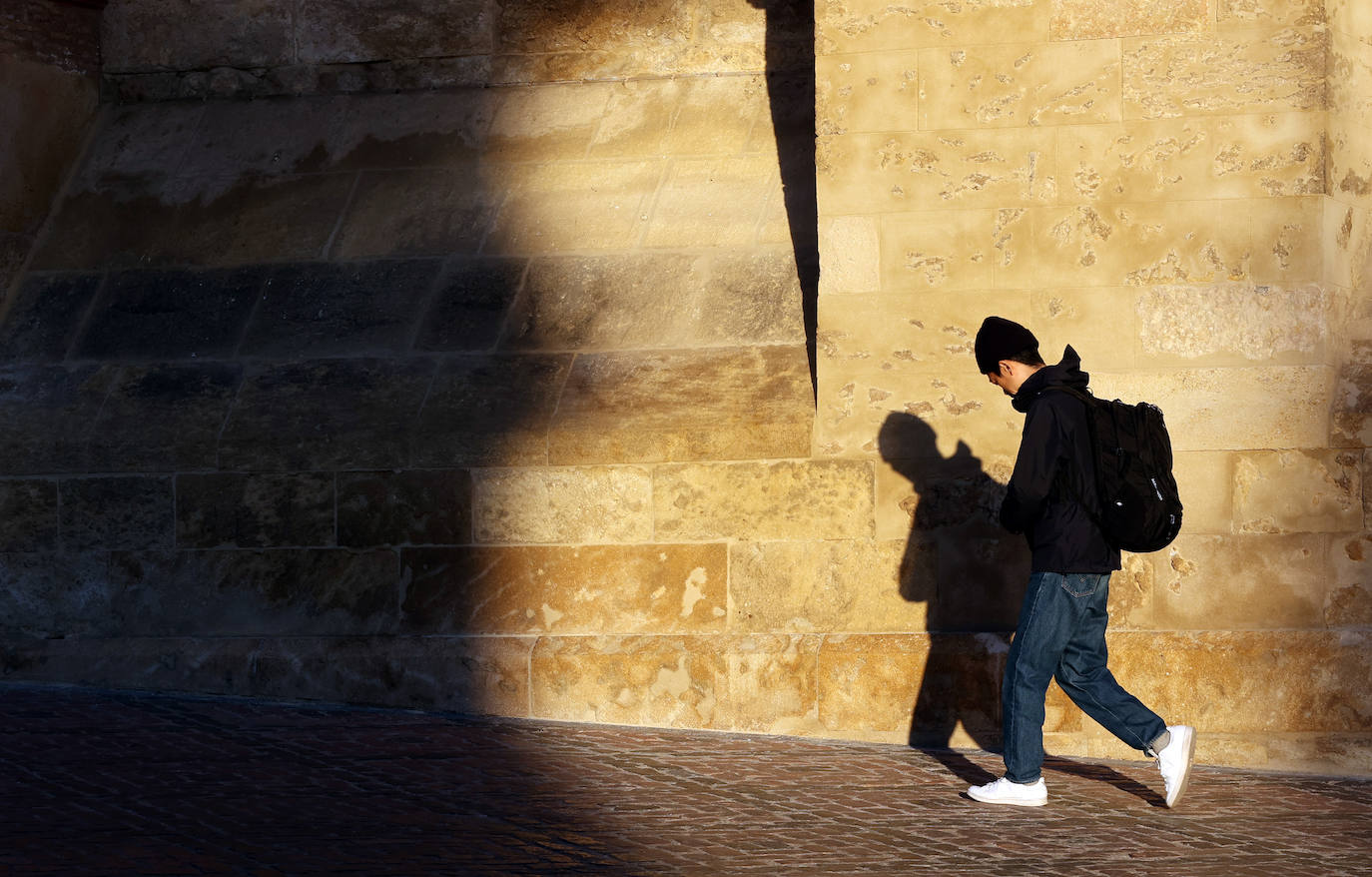 El frío extremo se cuela en las calles de Córdoba, en imágenes