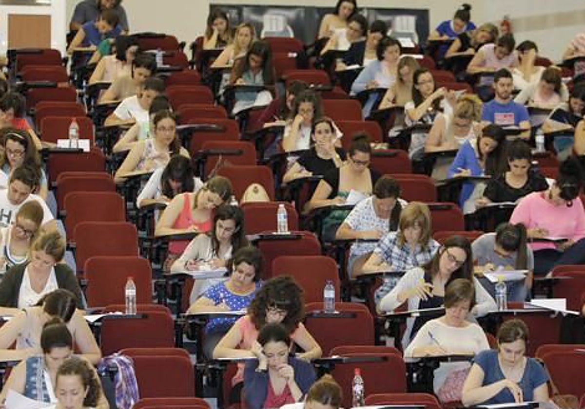 Castilla-La Mancha abrirá este mes las inscripciones para las oposiciones de Secundaria