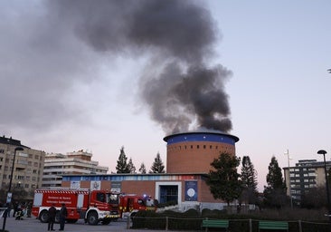 Un incendio en el planetario de Pamplona obliga a cortas varias calles cercanas