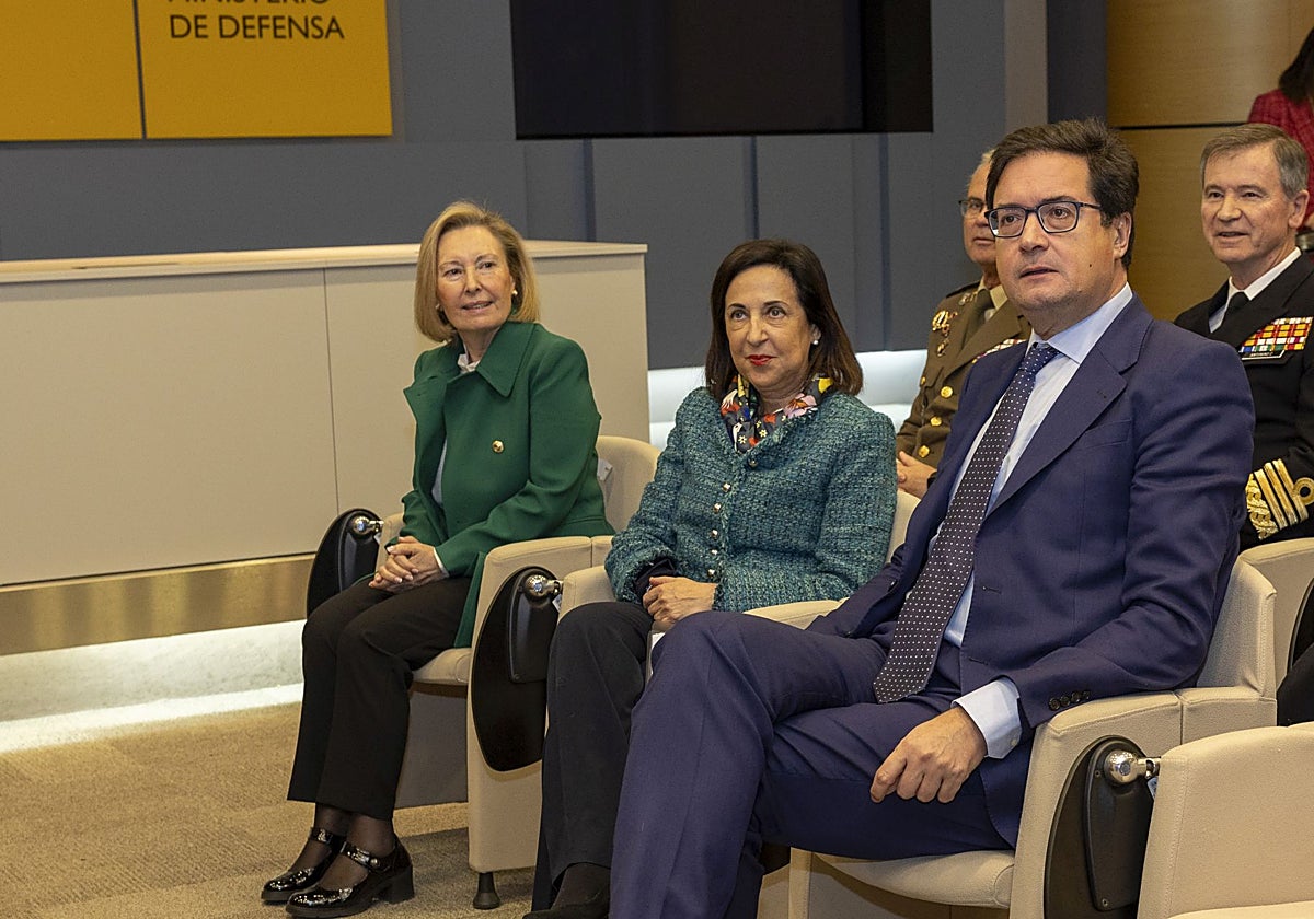 Los ministros de Defensa y de de Transformación Digital y Función Pública, Margarita Robles y Óscar López