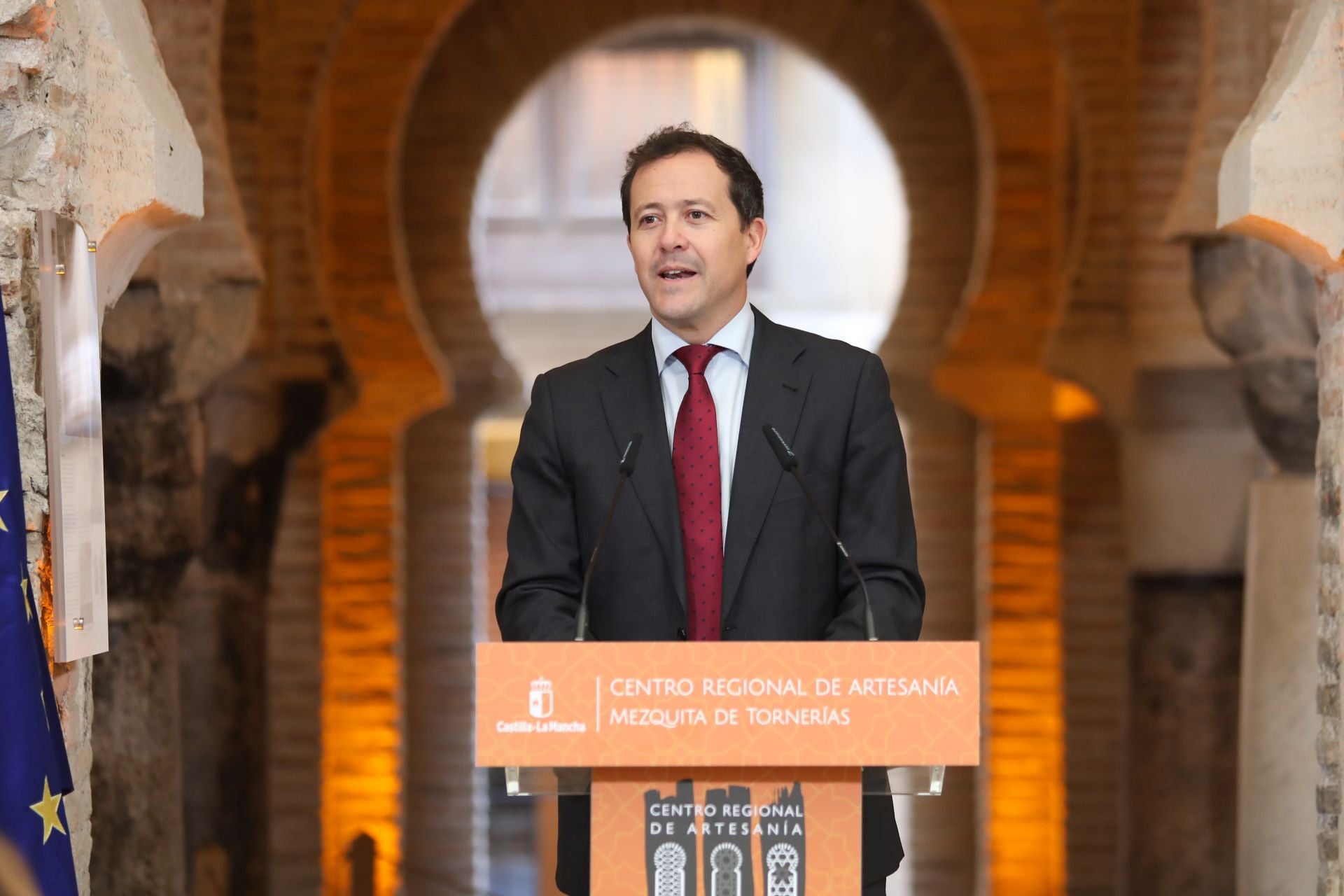El alcalde de Toledo, Carlos Velázquez, durante su intervención en la inauguración