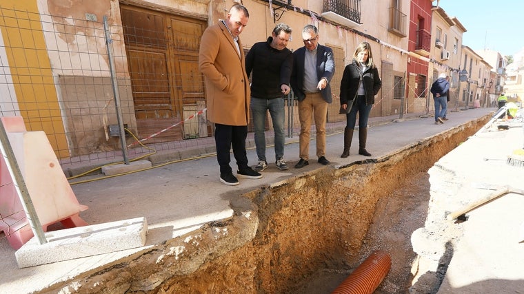 Visita a unas obras en Agost, con el alcalde, Juanjo Castelló