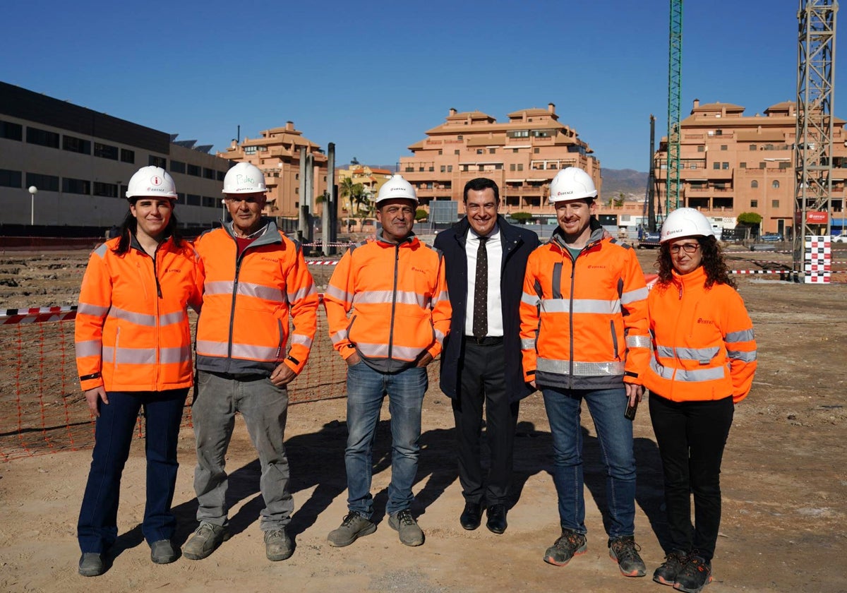 Moreno ha participado en el acto de colocación de la primera piedra del IES de Las Salinas en Roquetas de Mar