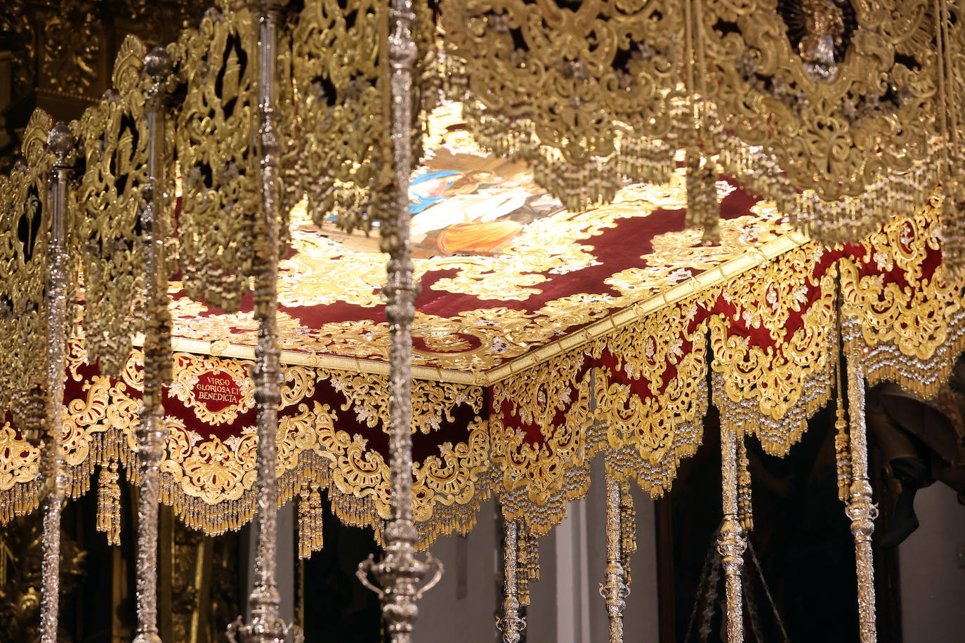 La presentación de las bambalinas interiores del palio de la Candelaria de Córdoba, en imágenes