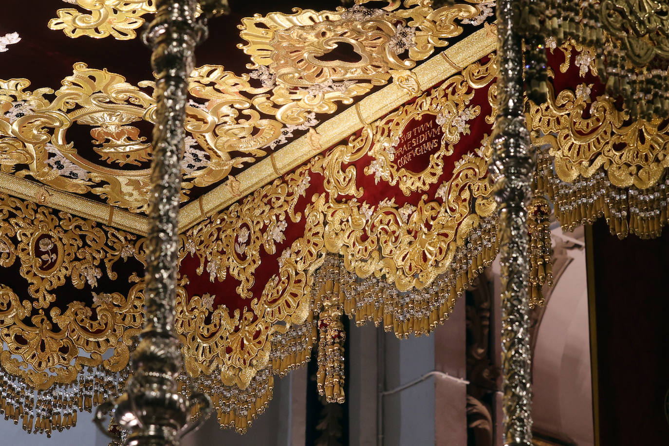 La presentación de las bambalinas interiores del palio de la Candelaria de Córdoba, en imágenes