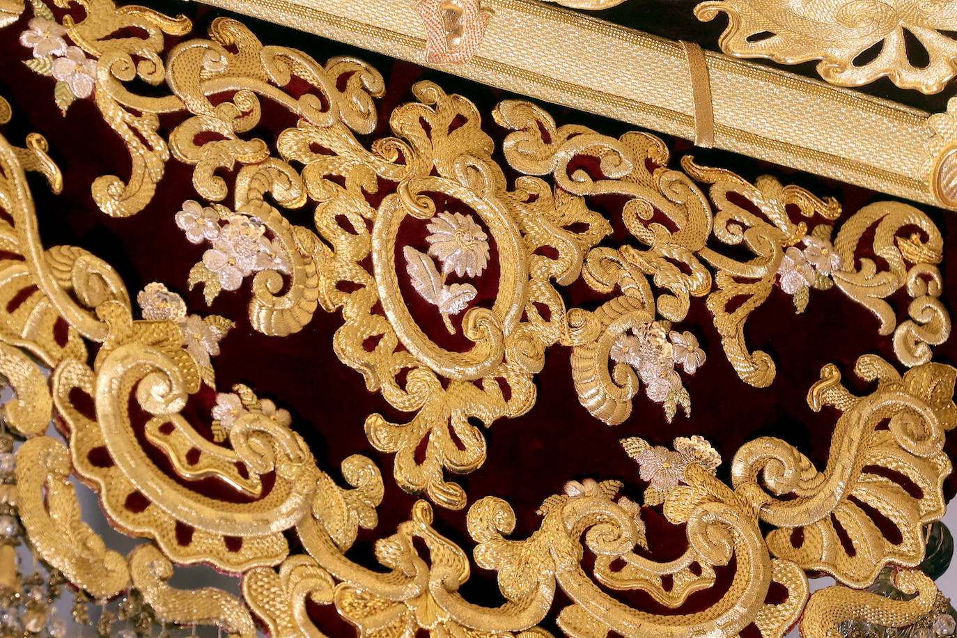 La presentación de las bambalinas interiores del palio de la Candelaria de Córdoba, en imágenes