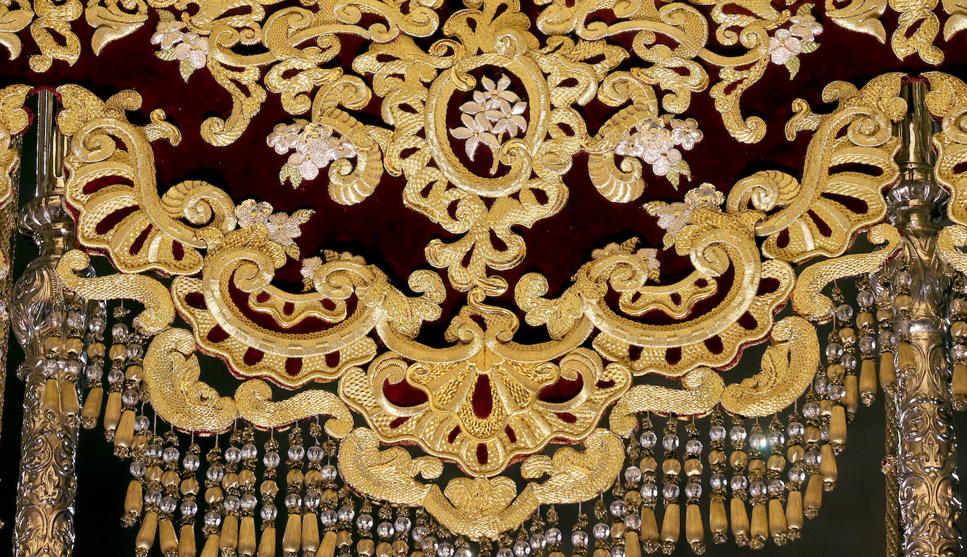 La presentación de las bambalinas interiores del palio de la Candelaria de Córdoba, en imágenes