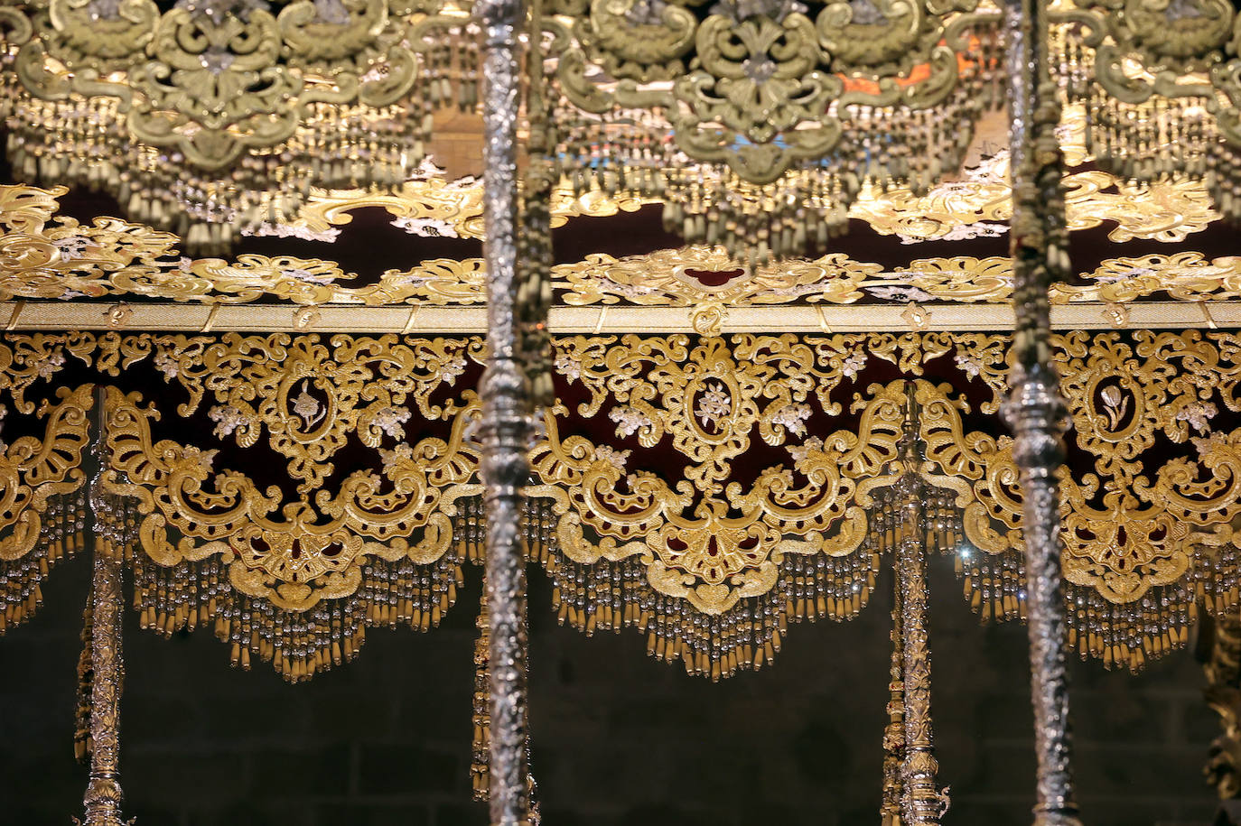 La presentación de las bambalinas interiores del palio de la Candelaria de Córdoba, en imágenes