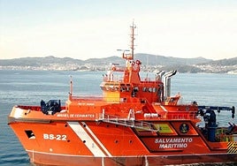 Encuentran el cadáver de un hombre en una embarcación en Cee (La Coruña)