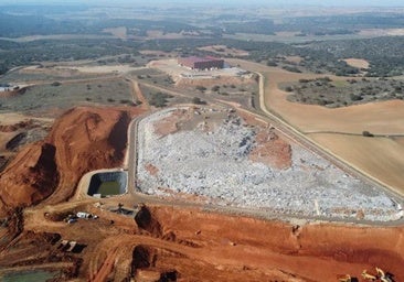 Exigen el cierre del macrovertedero de Almonacid tras conocerse que recibió miles de toneladas de residuos de Italia