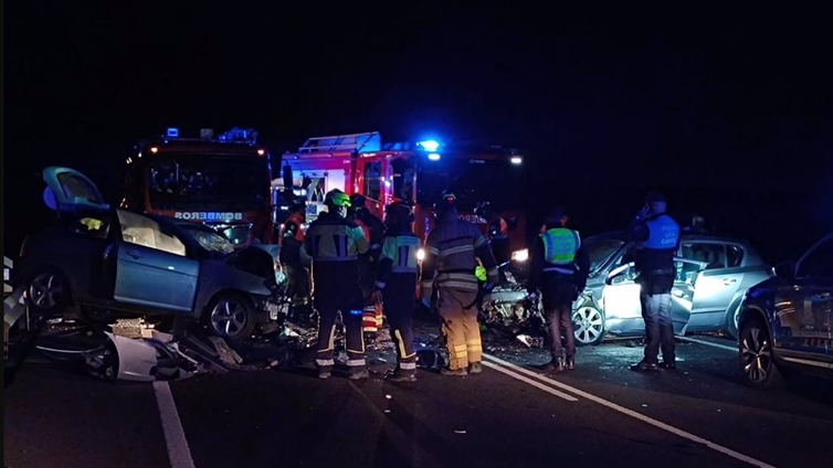 Una mujer fallecida y dos heridos de gravedad en una colisión frontal entre dos turismos en Lanzarote