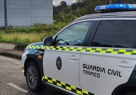 Muere un hombre al salirse de la carretera con su coche en un pueblo de Granada