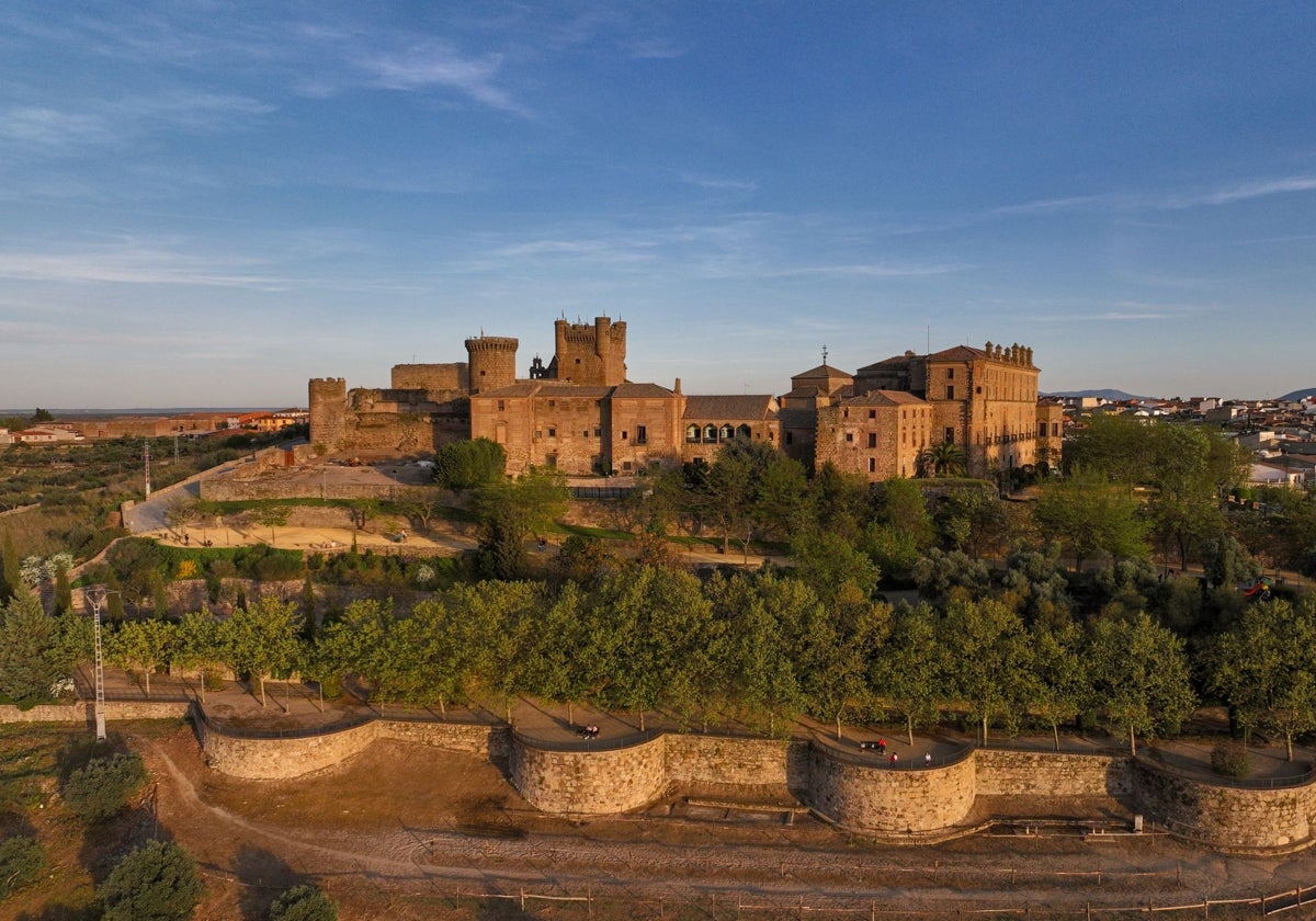 Castillo de Oropesa, Parador Nacional de Turismo desde 1930